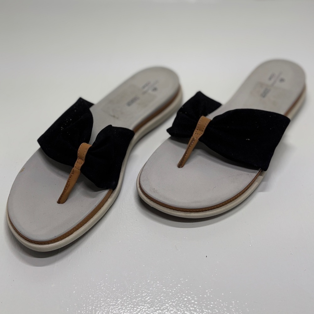 Clarks Cloudsteppers Cushion Soft Sandals Womens 9 Black Bow Comfort Flip Flops - Picture 2 of 9